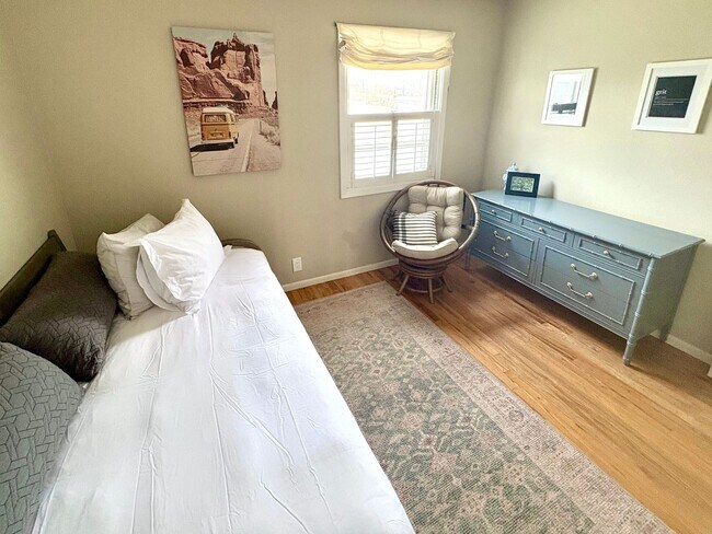 Foto del edificio - Beautiful West End 3-Bedroom | Fully Furnished | Utilities + WiFi Included | Hot Tub Retreat