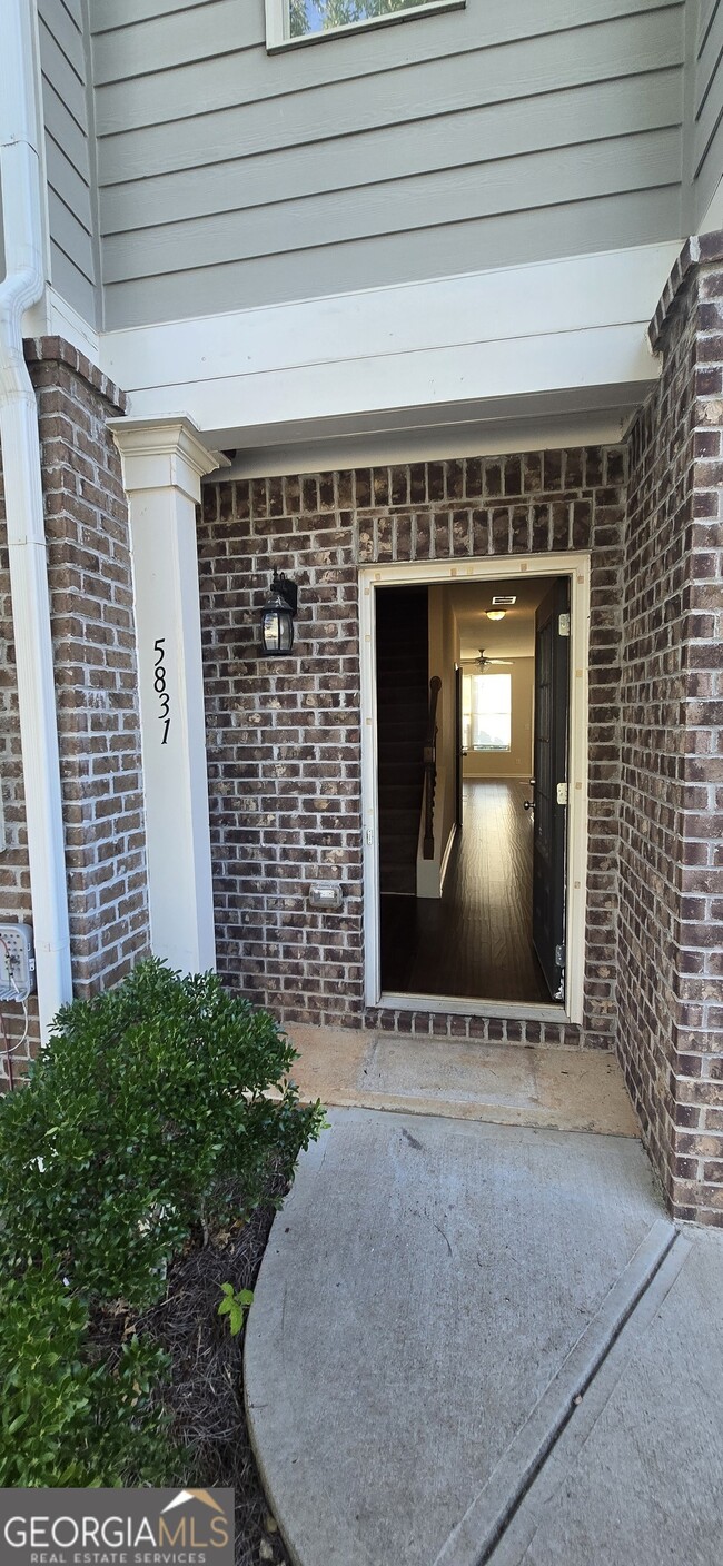 Building Photo - 5831 Taka Ln