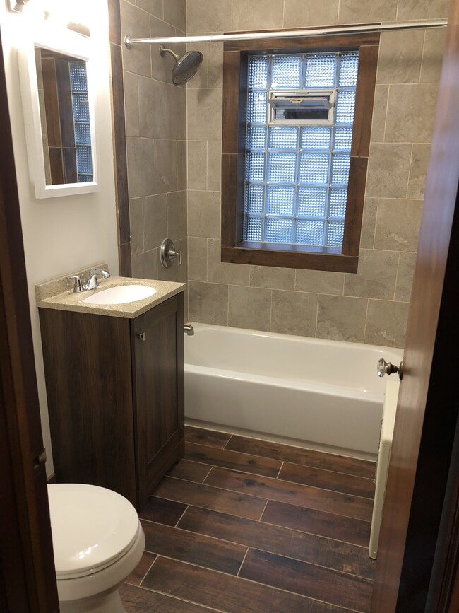 Bathroom - 3135 S 47th St