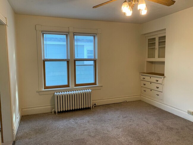 Foto del edificio - 2128-2130 E 2nd St