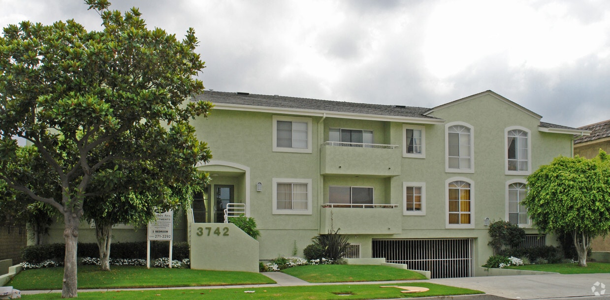 Primary Photo - 3742 Hughes Ave