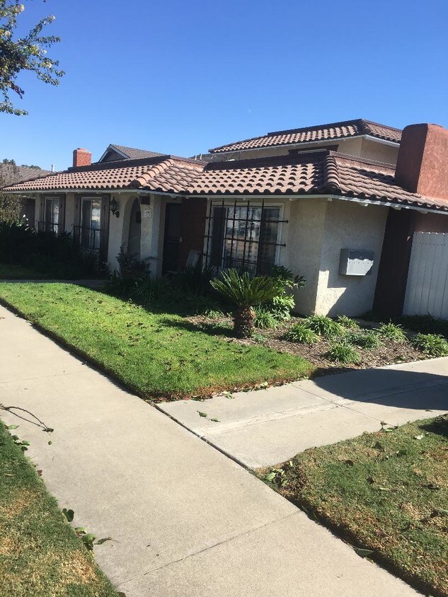 6222 Warner Ave, Huntington Beach, CA 92647 Apartments at 6222 Warner