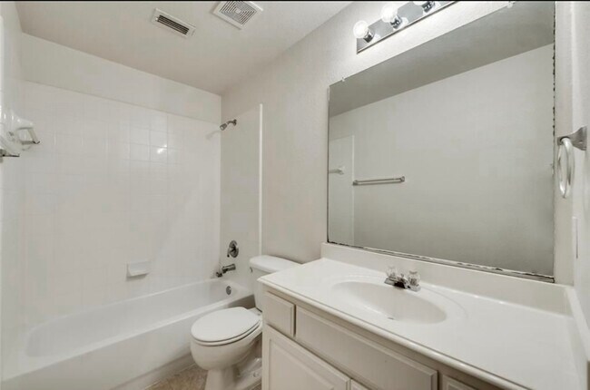 Foto del edificio - 818 Green Pond Dr