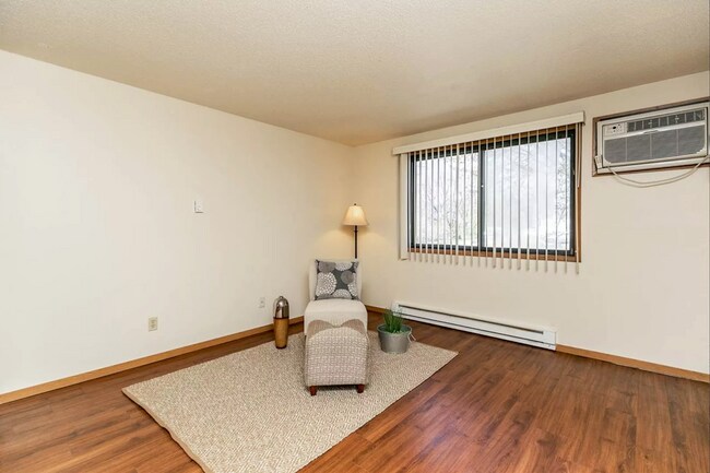 Building Photo - 912 Benton Dr