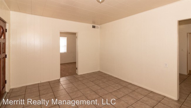 Foto del edificio - 3138 E Adams St