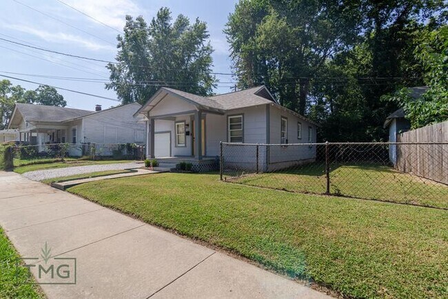 Foto del edificio - NEWLY REMODELED! Bungalow in the heart of KW!