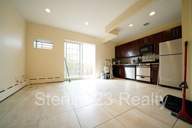 Building Photo - 2571 34th St