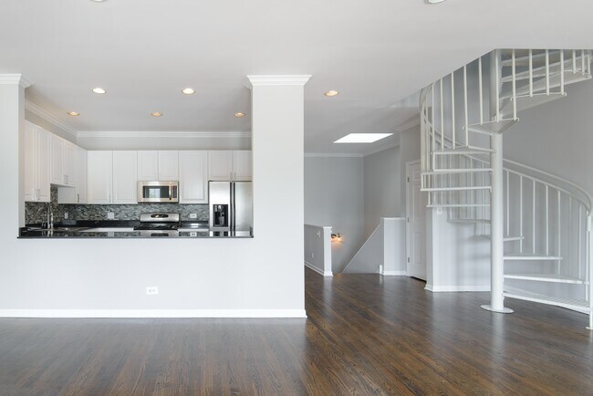 Building Photo - 2632 N Halsted St