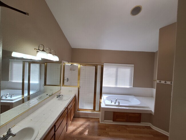 Foto del edificio - 2867 E Waterford Ave