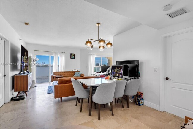 Foto del edificio - 1627 SW 37th Ave
