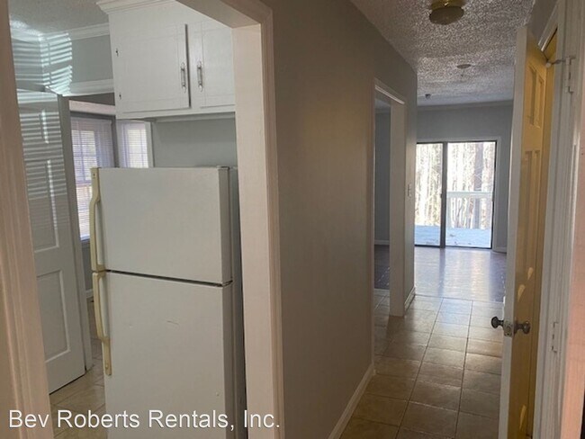 Building Photo - 3 br, 2.5 bath House - 546 Brent Road