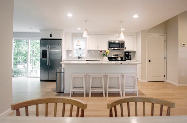 Foto del edificio - 1464 Newfield Rd