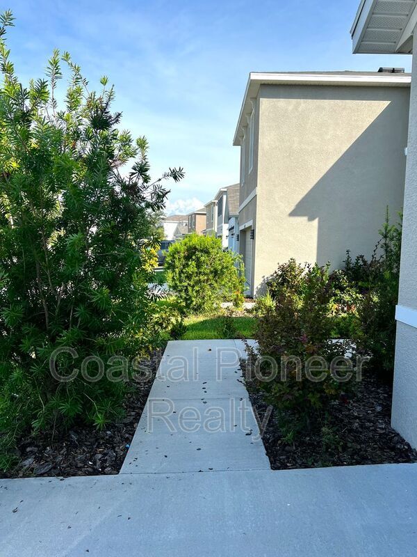 Building Photo - 16034 Soft Fern Dr