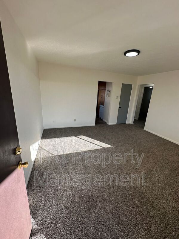 Building Photo - 2012 6th Ave