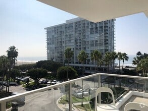 Building Photo - 1810 Avenida Del Mundo