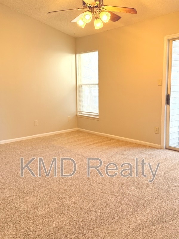 Building Photo - 9627 Vinca Cir