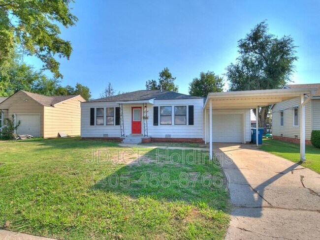 Photo - 204 E Douglas Dr House