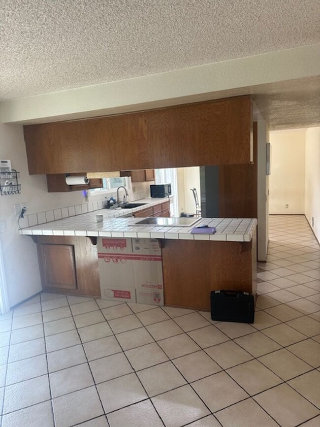 Building Photo - 3 bedroom/ 2 1/2 bathroom, 2254 sq ft Home...