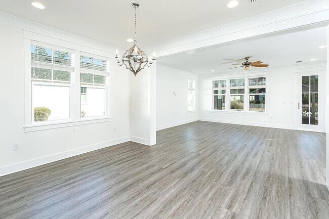 Foto del edificio - 36 Sandlefoot Ln