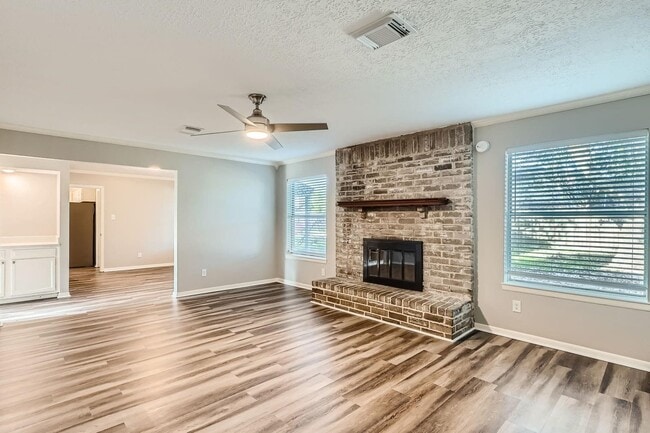 Building Photo - 401 Summer Pl Ct