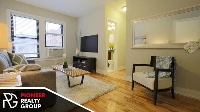 Building Photo - 2909 N Mildred Ave