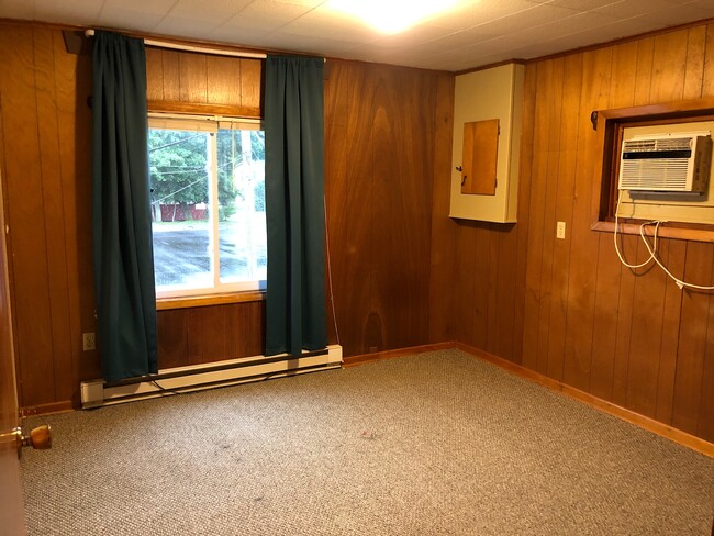 Bedroom - 112 Erie St