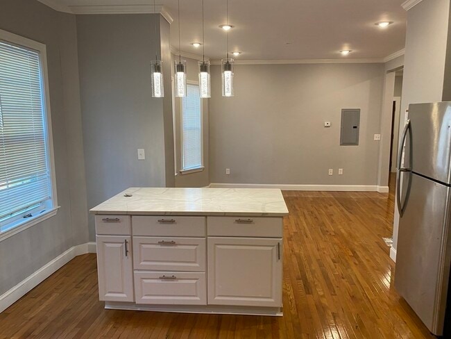 Building Photo - 59 Marshall St