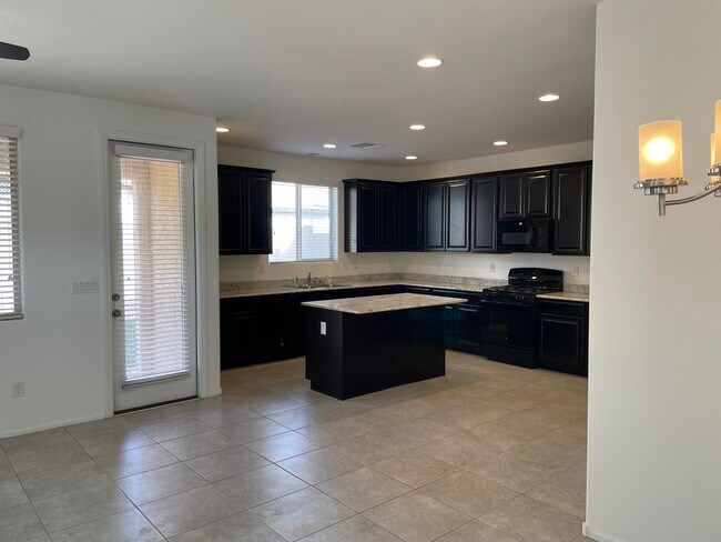 Foto del edificio - 6568 Pine Hall Ave