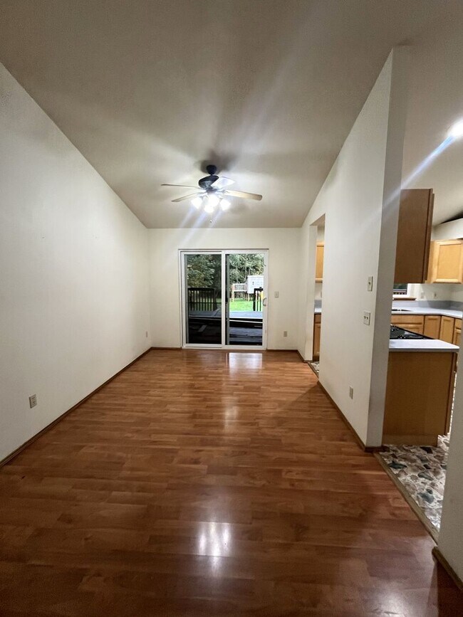 Foto del edificio - 3 Bedroom Home in Seabeck Heights!
