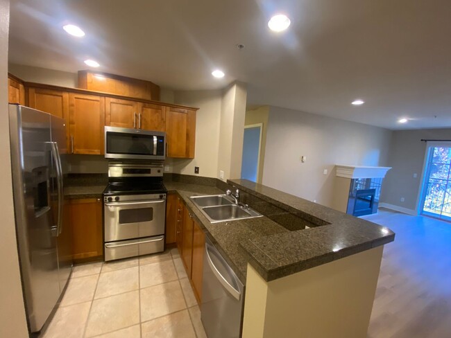 Foto del edificio - Queen Anne Condo with Parking and Storage