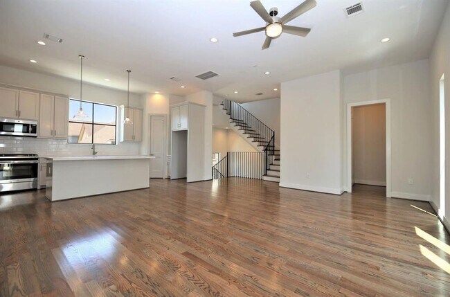 Foto del edificio - 818 W 22nd St