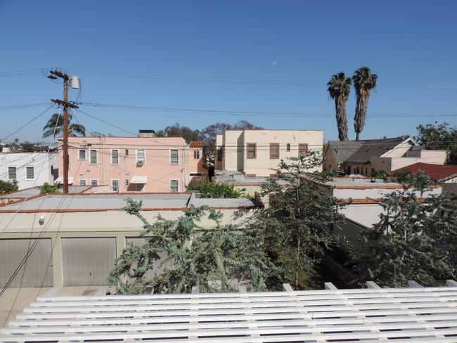 Building Photo - 1108 S Redondo Blvd