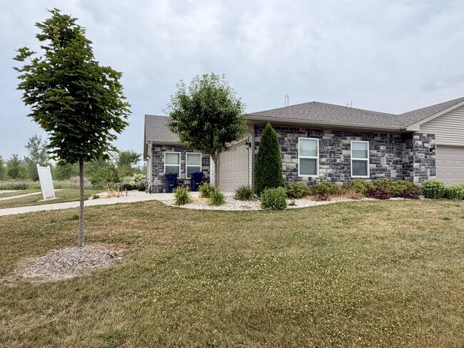 Foto del edificio - 624 McKay Way