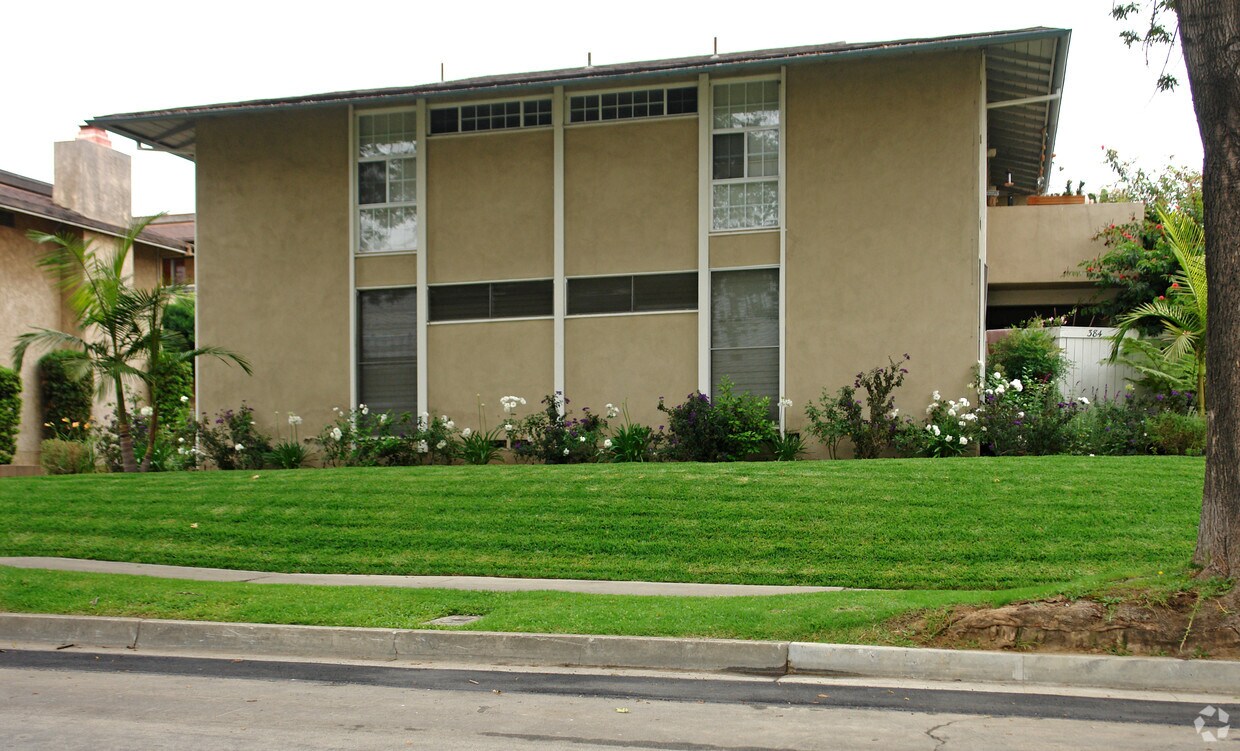 Foto del edificio - 384 Cliff Dr