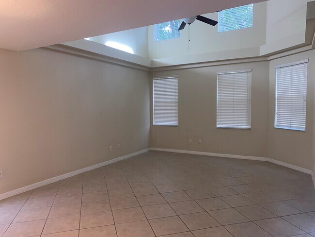 Foto del edificio - 990 N Lake Claire Cir