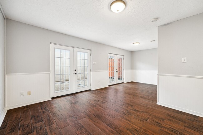 Building Photo - 3013 Bee Cave Dr
