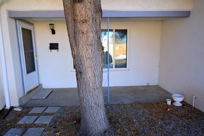 Foto del edificio - 4012 Ponderosa Ave NE