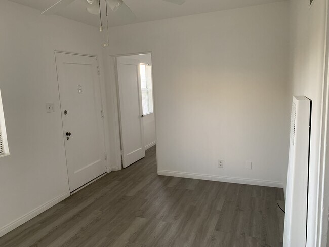 Foto del edificio - 1026 Elm Ave