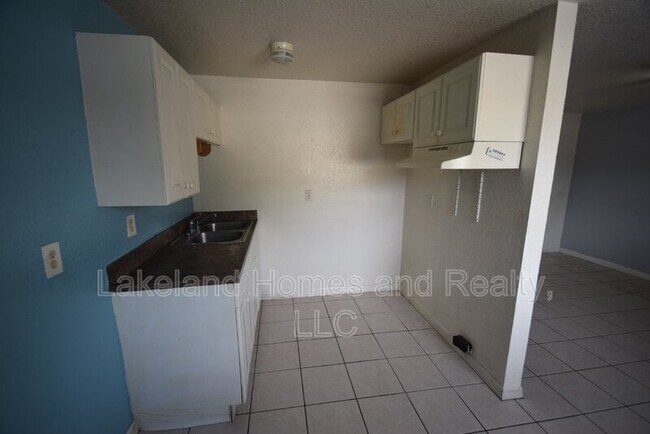 Building Photo - 513 Twin Pines Ln