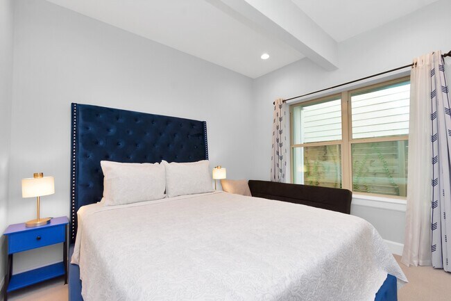 Building Photo - 3310 Pease St