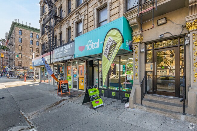 Foto del edificio - 2500 Adam C Powell Blvd