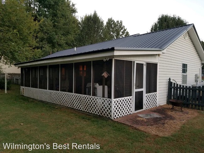 Building Photo - 3 br, 1 bath House - 3213 Hemlock Road