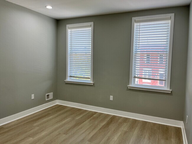 Building Photo - 260 S Highland Ave