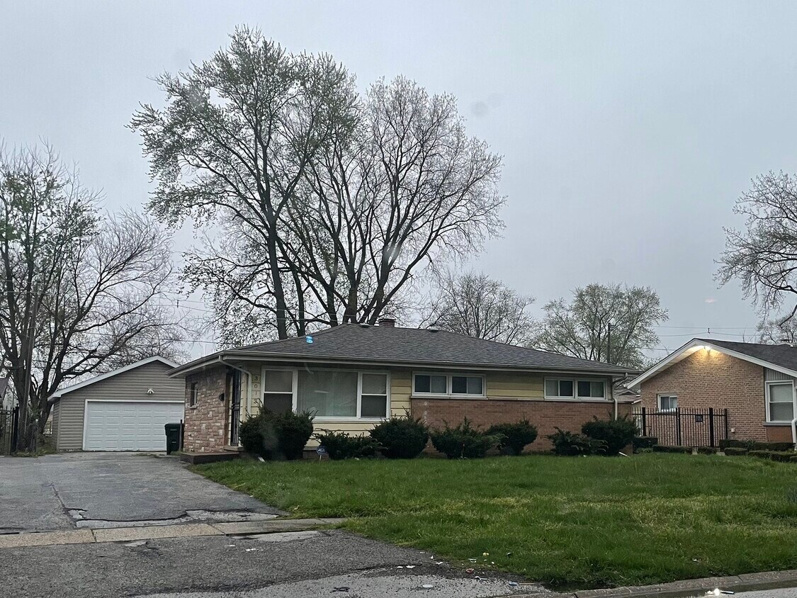 3013 Stafford Dr, Markham, IL 60428 House Rental in Markham, IL