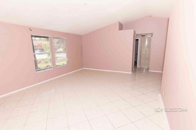 Building Photo - 10700 Kasmir Ct