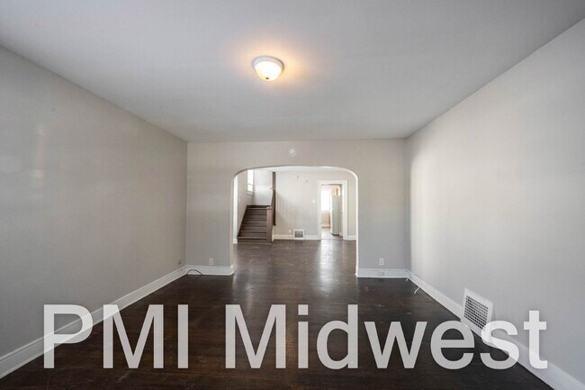 Photo - "Charming 3-Bed Duplex on Guilford Ave - A Cozy 1100 Sq Ft Retreat in Indianapolis!" Apartment