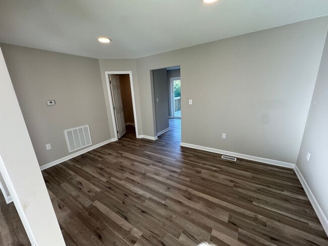 Building Photo - 147 Waddell Cir