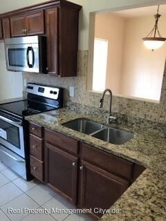 Building Photo - 3 br, 2.5 bath House - 201 Village Dr