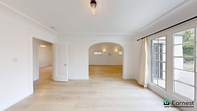 Building Photo - Charming 3BR/2BA Home in Prime Los Angeles...