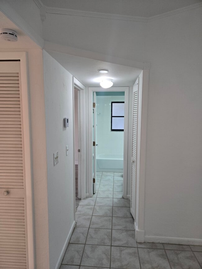 Building Photo - 2135 Golfside Village Dr